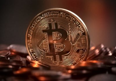 Eine digitale Münze der Kryptowährung Bitcoin.